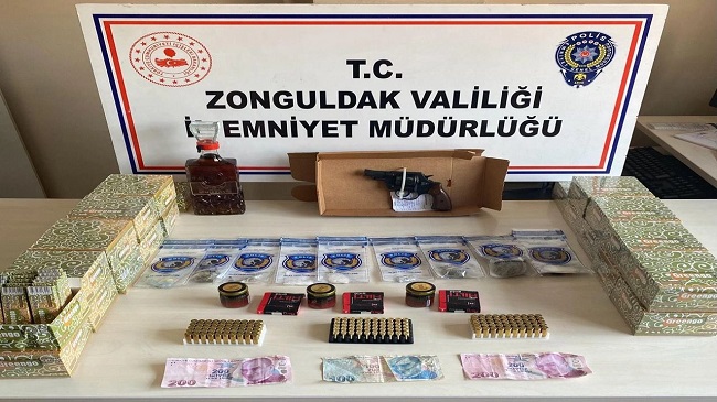 ALAPLI'DA ARAÇ İÇİNDE NE ARARSAN VAR!