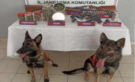 Evde Uyusturucu Ve Ruhsatsiz Silah Operasyonu